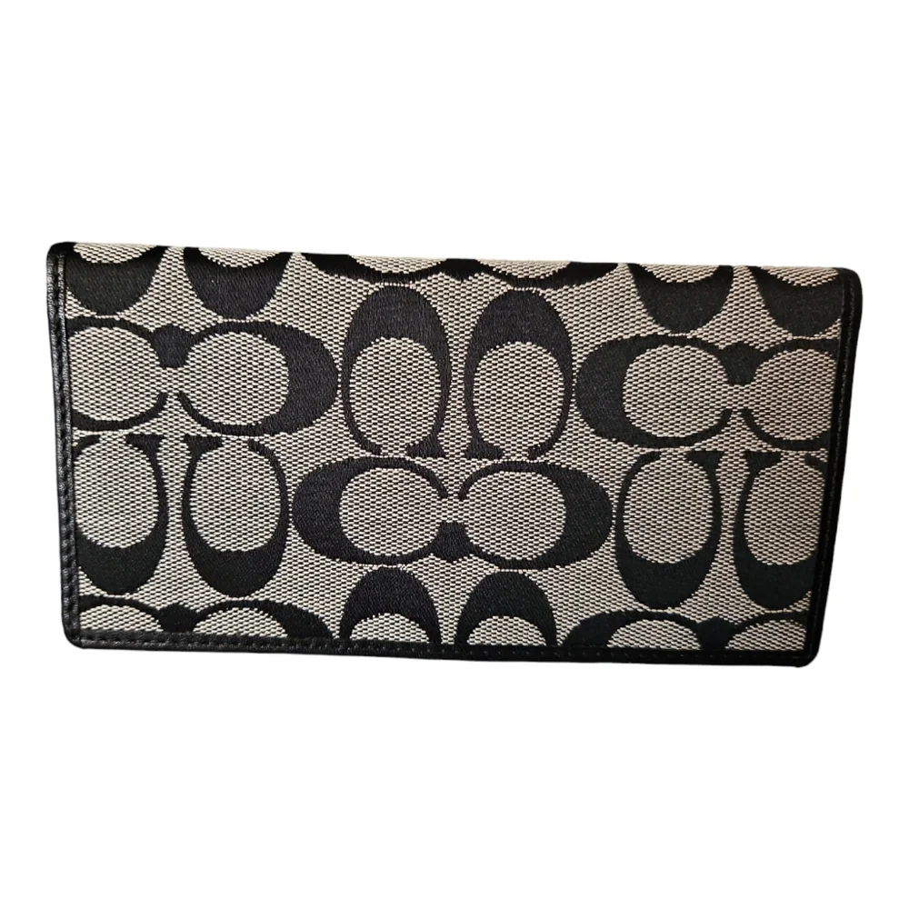 Coach Wallet - Picture 9 of 9